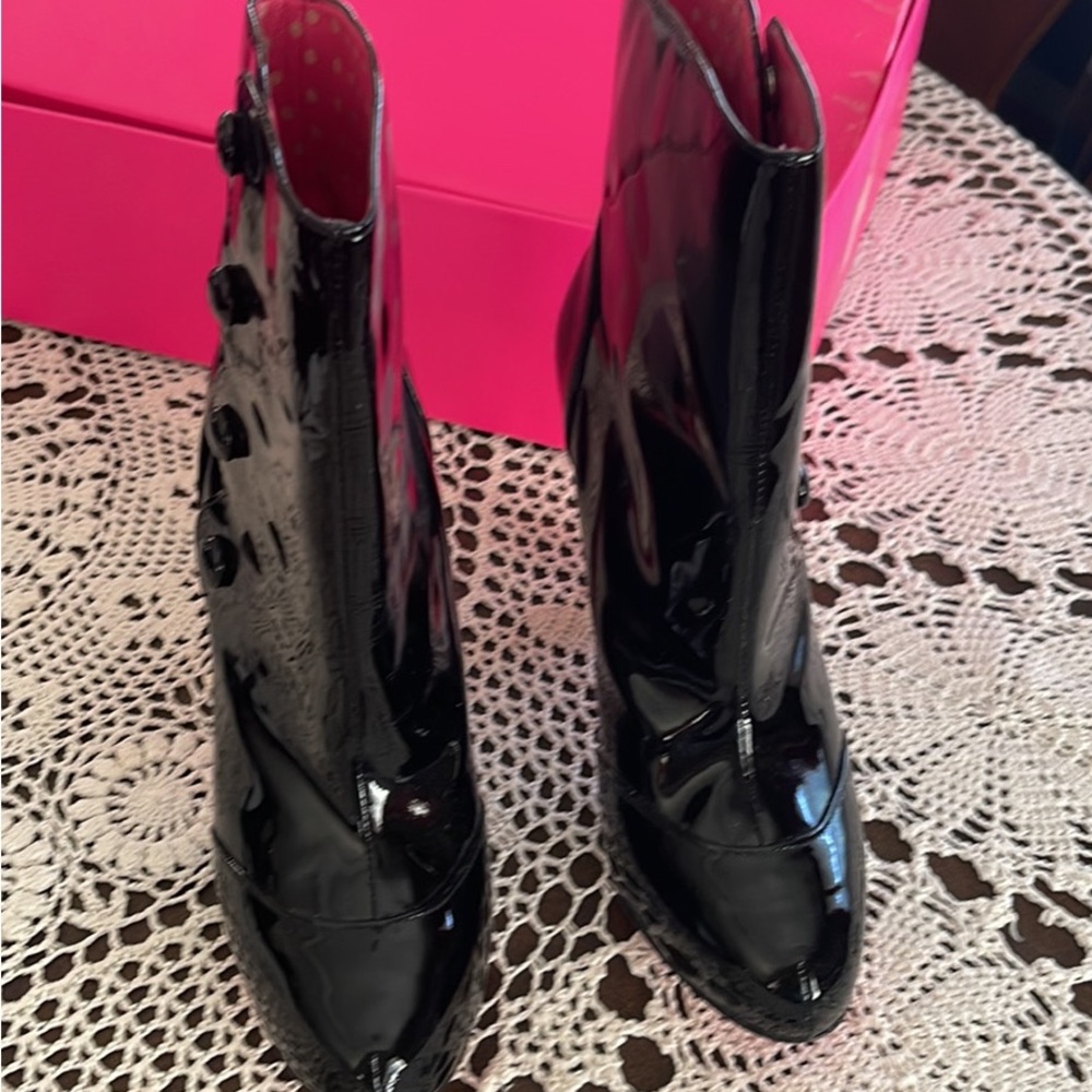 Betsey Johnson patent leather boots 7.5M.